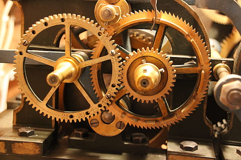 Gearing for screw engines and its abandonment