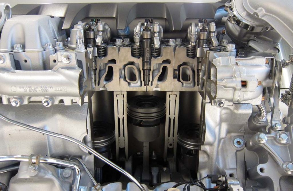 Fuel Injection Arrangement on Large Two Stroke Engines