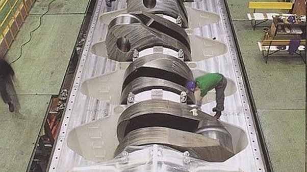 Why 2-stroke Engines are Used More commonly than 4-stroke on Ships?
